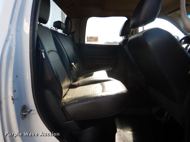 image for item DG1685 2011 Dodge Ram 5500HD  Crew Cab truck cab and chassis