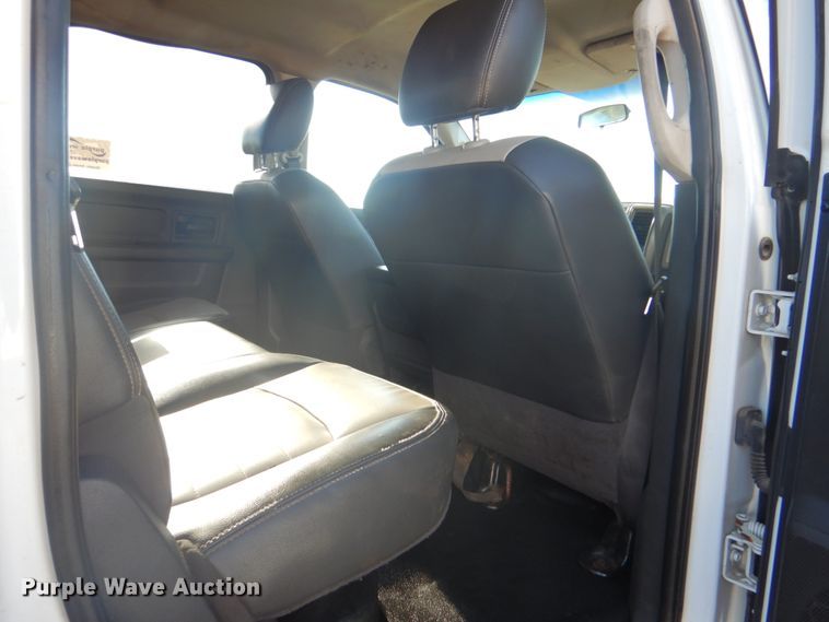 image for item DG1685 2011 Dodge Ram 5500HD  Crew Cab truck cab and chassis