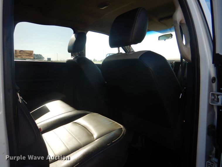 image for item DG1685 2011 Dodge Ram 5500HD  Crew Cab truck cab and chassis