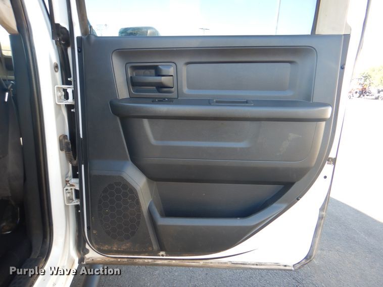 image for item DG1685 2011 Dodge Ram 5500HD  Crew Cab truck cab and chassis