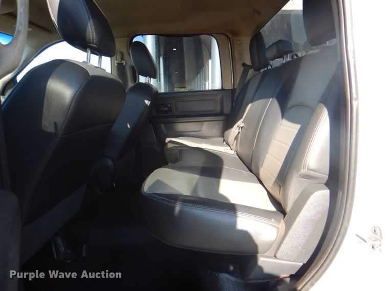 image for item DG1685 2011 Dodge Ram 5500HD  Crew Cab truck cab and chassis