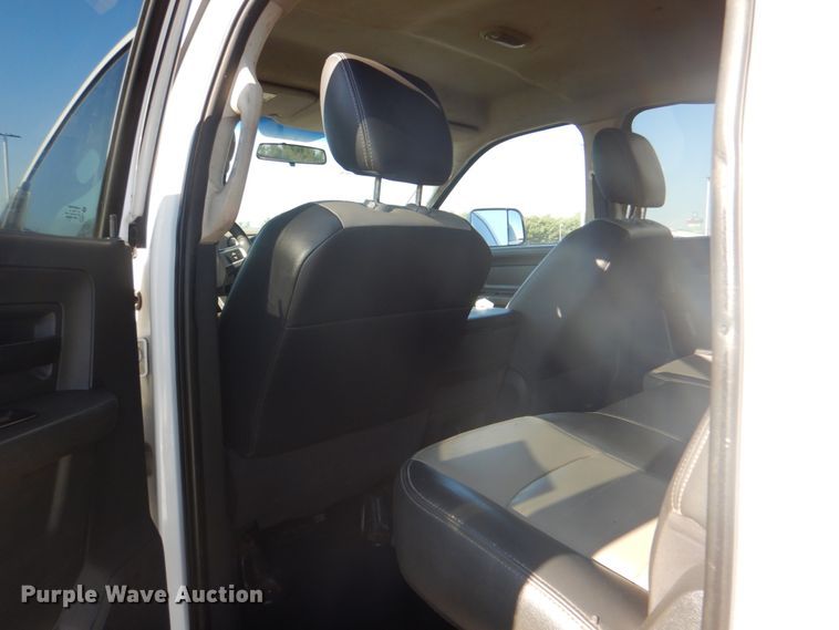 image for item DG1685 2011 Dodge Ram 5500HD  Crew Cab truck cab and chassis