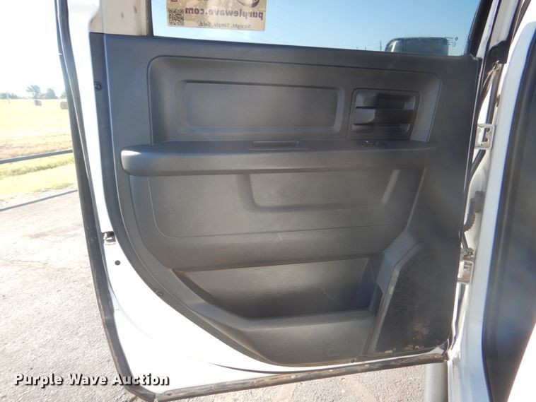 image for item DG1685 2011 Dodge Ram 5500HD  Crew Cab truck cab and chassis