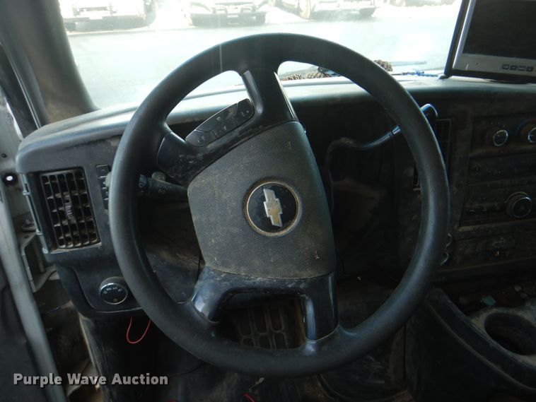 image for item DG1693 2009 Chevrolet Express 3500  box truck