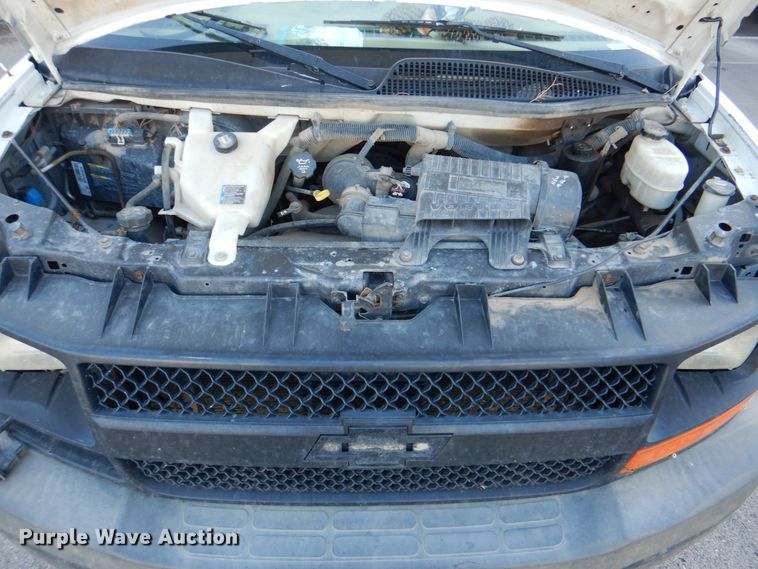 image for item DG1693 2009 Chevrolet Express 3500  box truck