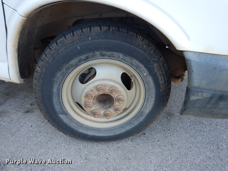 image for item DG1693 2009 Chevrolet Express 3500  box truck