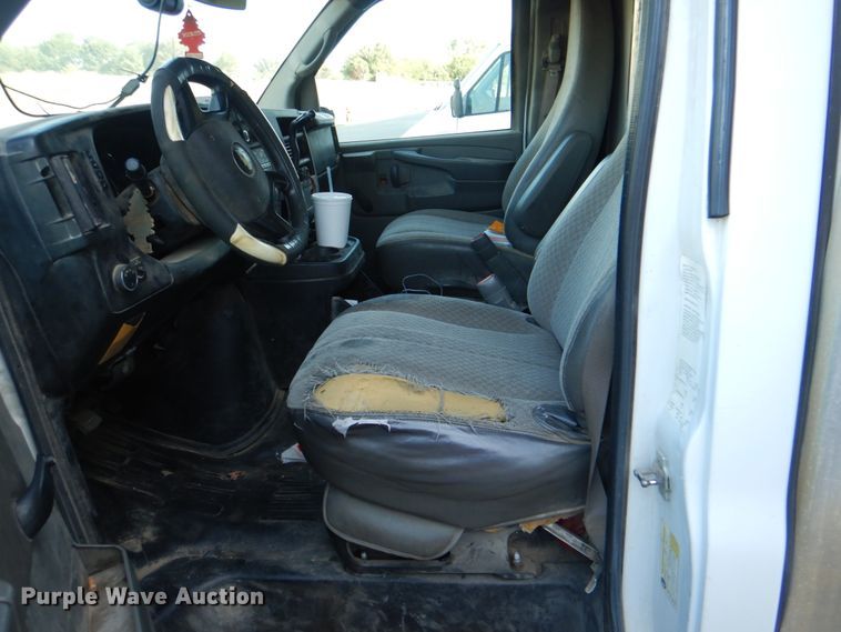 image for item DG1694 2014 Chevrolet Express G3500  box truck