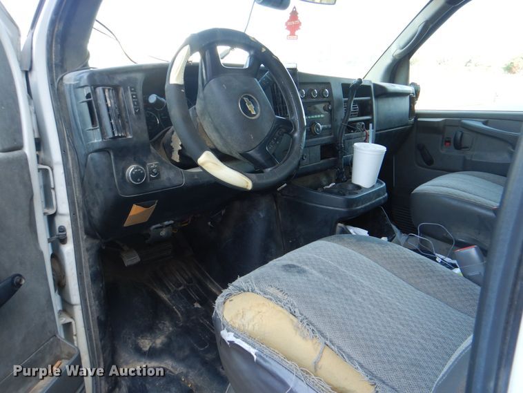 image for item DG1694 2014 Chevrolet Express G3500  box truck