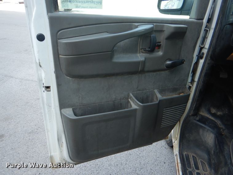 image for item DG1694 2014 Chevrolet Express G3500  box truck