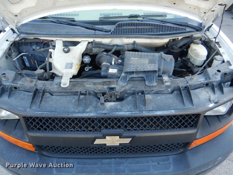 image for item DG1694 2014 Chevrolet Express G3500  box truck