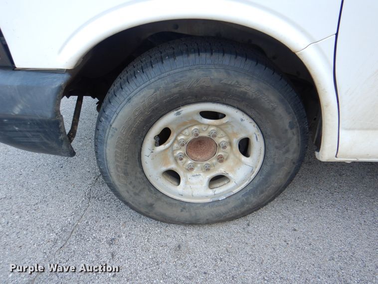 image for item DG1694 2014 Chevrolet Express G3500  box truck