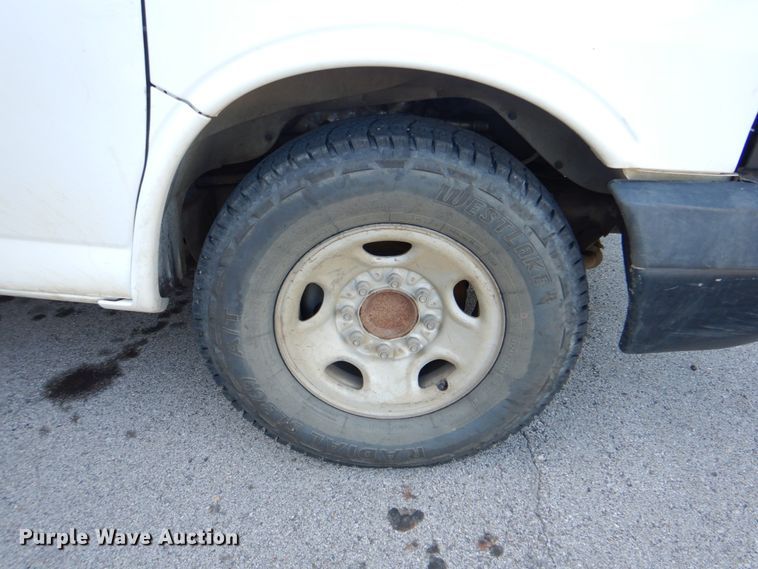 image for item DG1694 2014 Chevrolet Express G3500  box truck