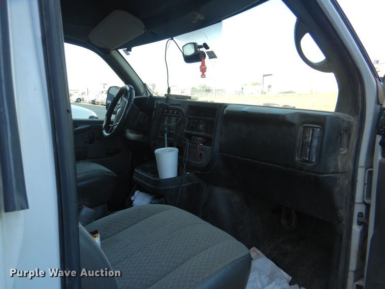 image for item DG1694 2014 Chevrolet Express G3500  box truck