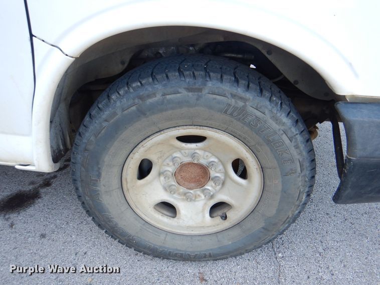 image for item DG1694 2014 Chevrolet Express G3500  box truck