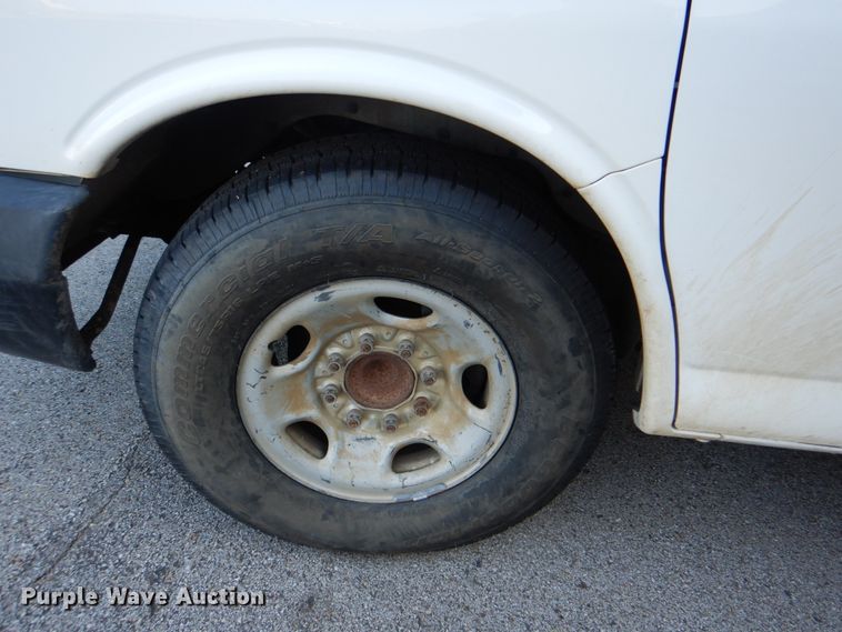 image for item DG1694 2014 Chevrolet Express G3500  box truck