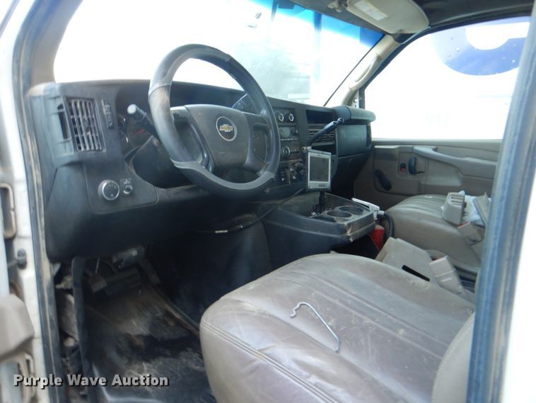 image for item DG1695 2015 Chevrolet Express G3500  box truck