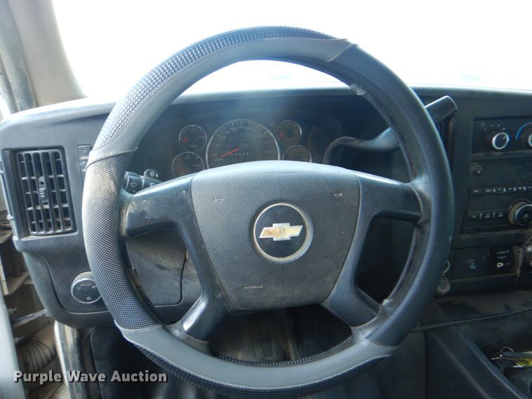 image for item DG1695 2015 Chevrolet Express G3500  box truck