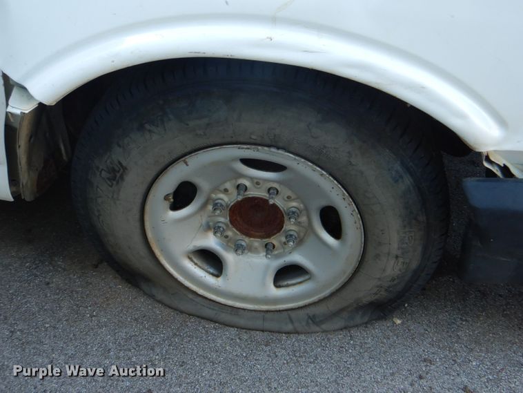 image for item DG1695 2015 Chevrolet Express G3500  box truck