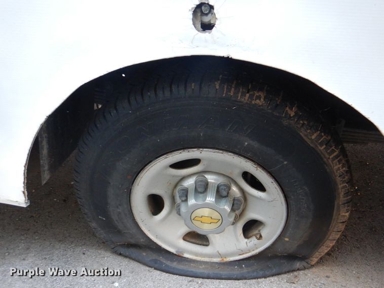 image for item DG1695 2015 Chevrolet Express G3500  box truck