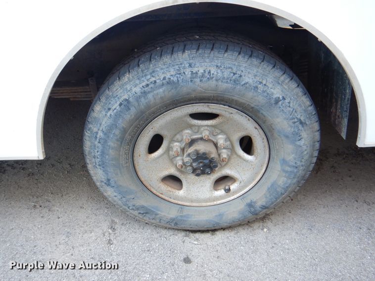 image for item DG1695 2015 Chevrolet Express G3500  box truck