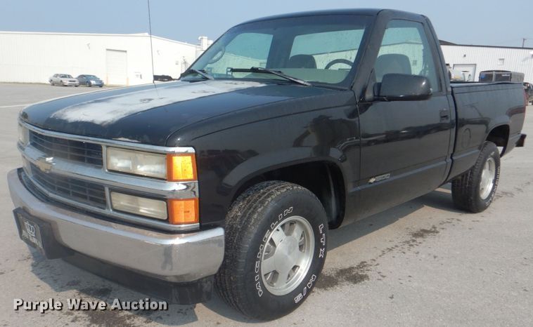 image for item DG1700 1996 Chevrolet 1500  pickup truck