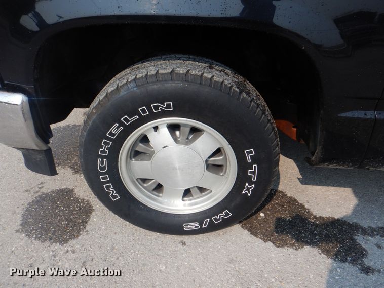 image for item DG1700 1996 Chevrolet 1500  pickup truck