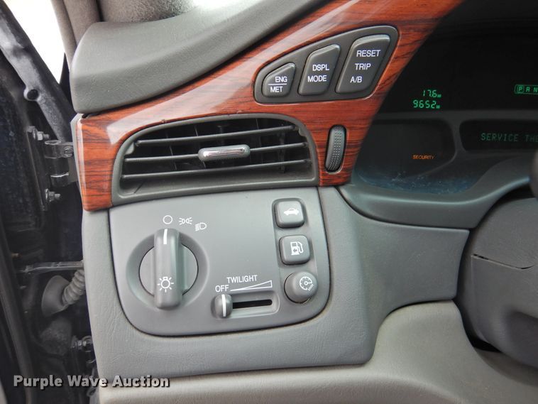 image for item DK2427 2000 Cadillac Krystal Koach  limousine