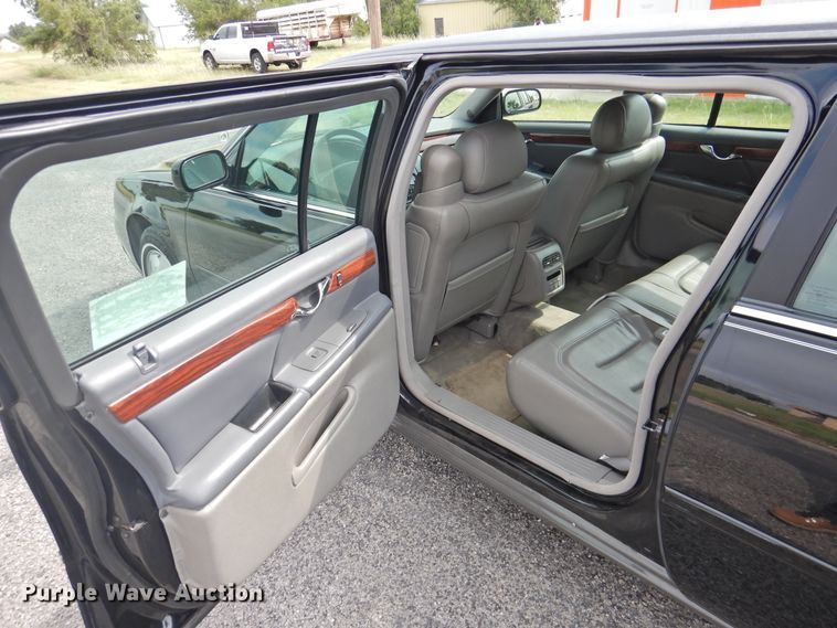 image for item DK2427 2000 Cadillac Krystal Koach  limousine