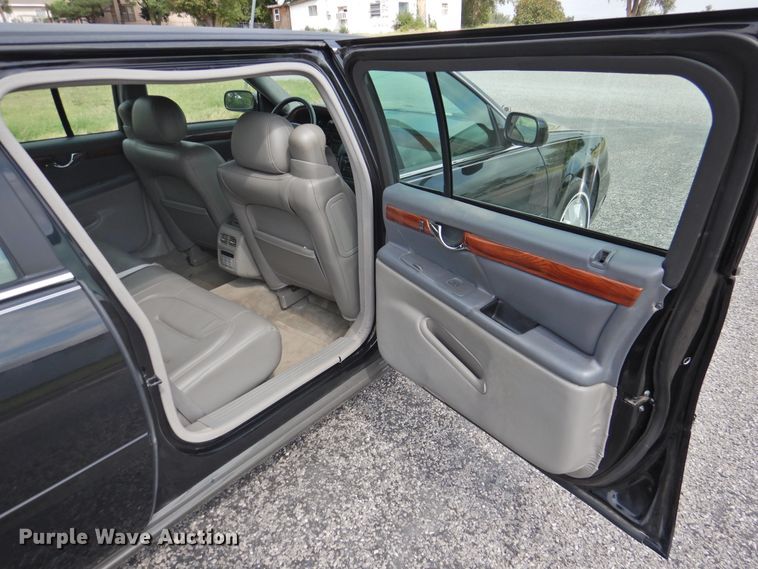 image for item DK2427 2000 Cadillac Krystal Koach  limousine