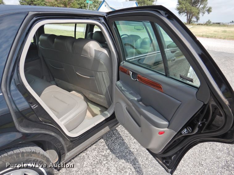 image for item DK2427 2000 Cadillac Krystal Koach  limousine