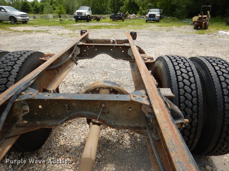 image for item DL3386 1999 GMC C6500  truck cab and chassis