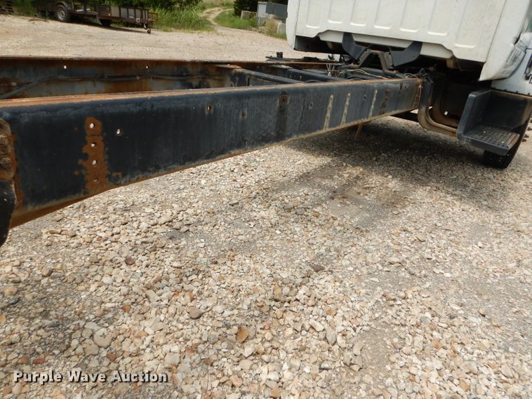 image for item DL3386 1999 GMC C6500  truck cab and chassis