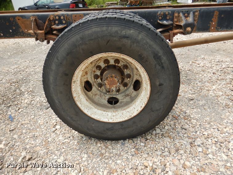 image for item DL3386 1999 GMC C6500  truck cab and chassis