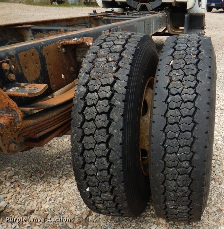 image for item DL3386 1999 GMC C6500  truck cab and chassis