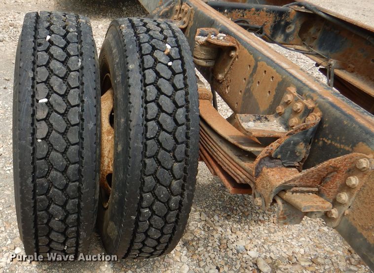 image for item DL3386 1999 GMC C6500  truck cab and chassis