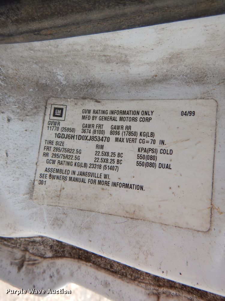 image for item DL3386 1999 GMC C6500  truck cab and chassis