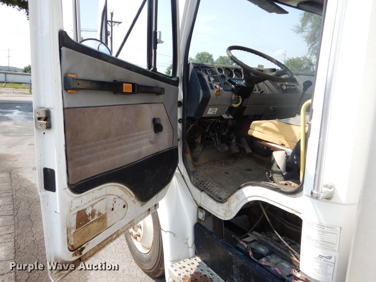 image for item DM0618 1997 Freightliner FL60  box truck