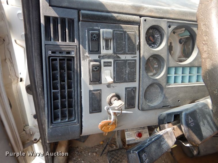 image for item DM0618 1997 Freightliner FL60  box truck