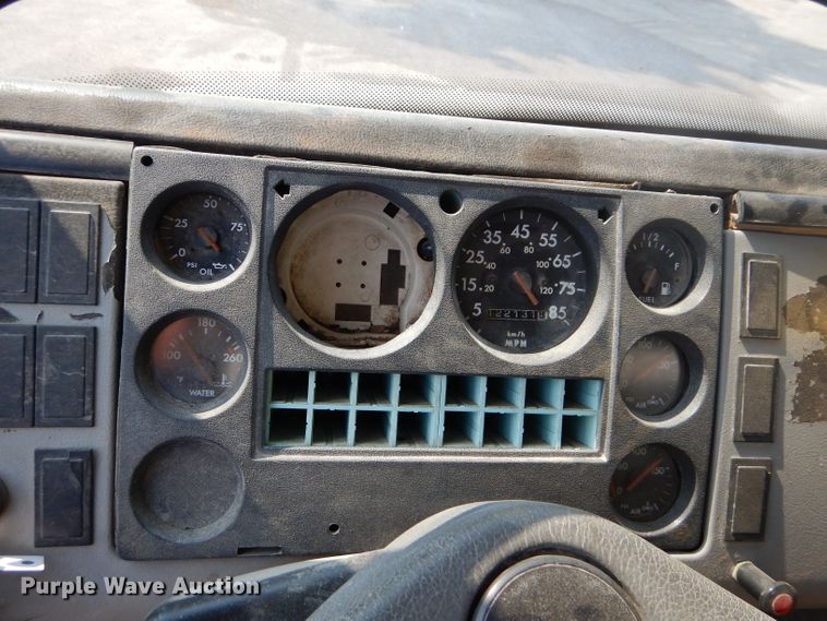 image for item DM0618 1997 Freightliner FL60  box truck