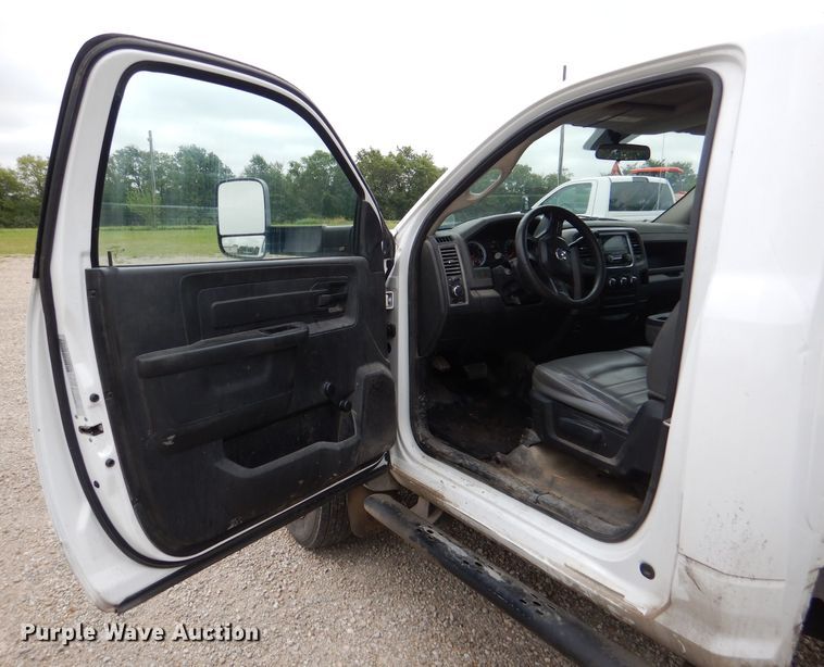 image for item DM1355 2015 Dodge Ram 5500  truck cab and chassis