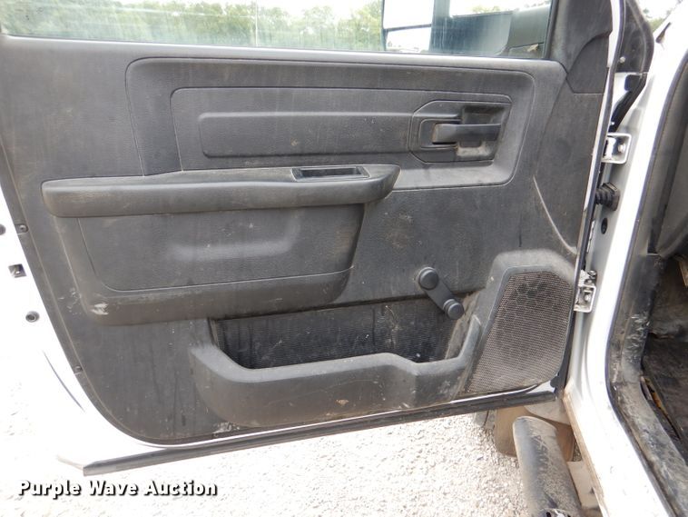 image for item DM1355 2015 Dodge Ram 5500  truck cab and chassis