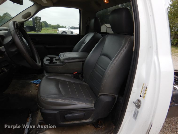 image for item DM1355 2015 Dodge Ram 5500  truck cab and chassis