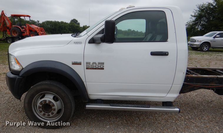 image for item DM1356 2016 Dodge Ram 5500HD  truck cab and chassis