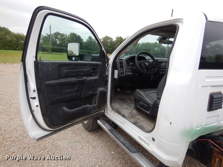 image for item DM1356 2016 Dodge Ram 5500HD  truck cab and chassis