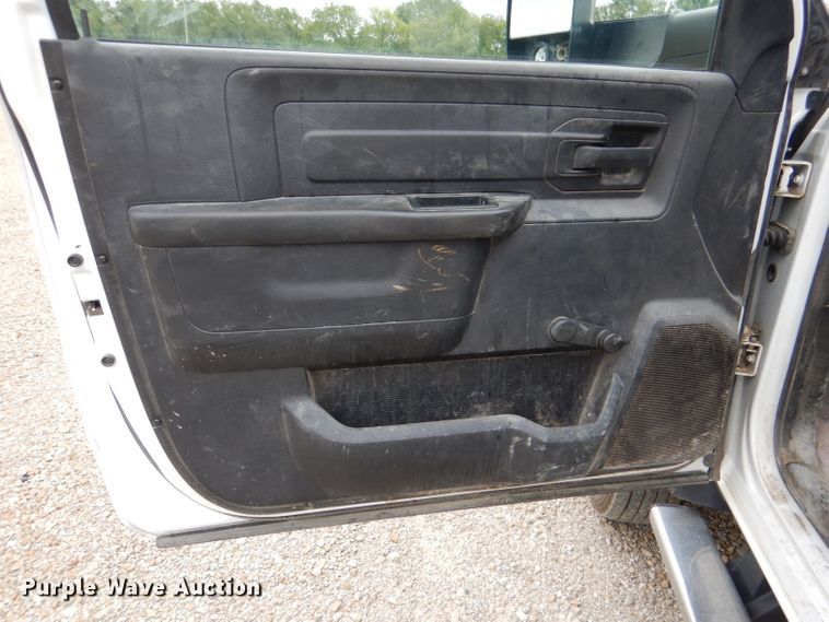 image for item DM1356 2016 Dodge Ram 5500HD  truck cab and chassis