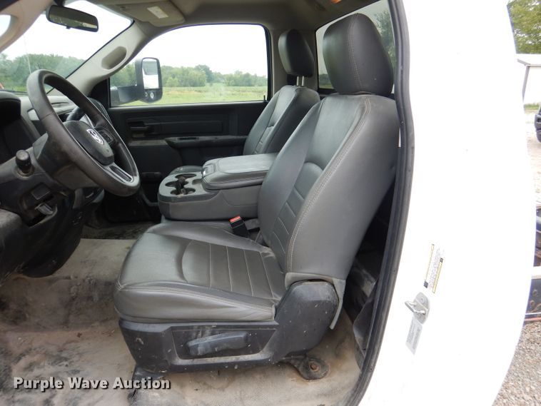 image for item DM1356 2016 Dodge Ram 5500HD  truck cab and chassis