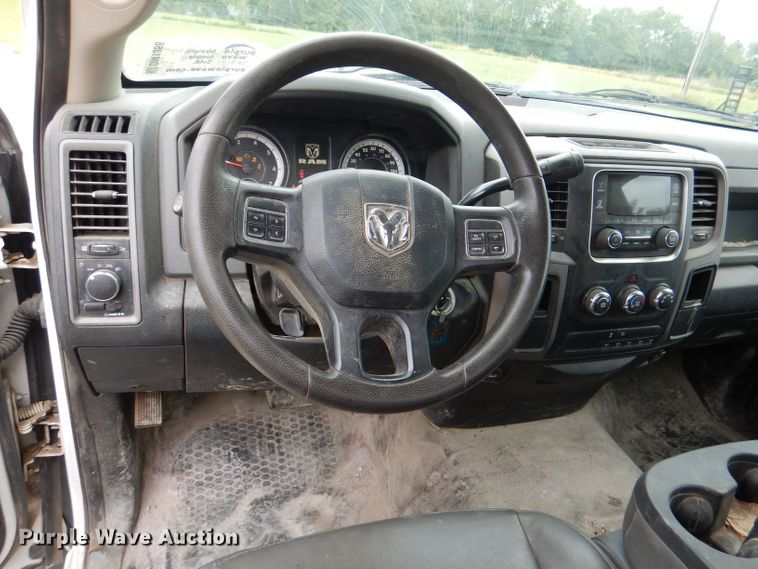 image for item DM1356 2016 Dodge Ram 5500HD  truck cab and chassis