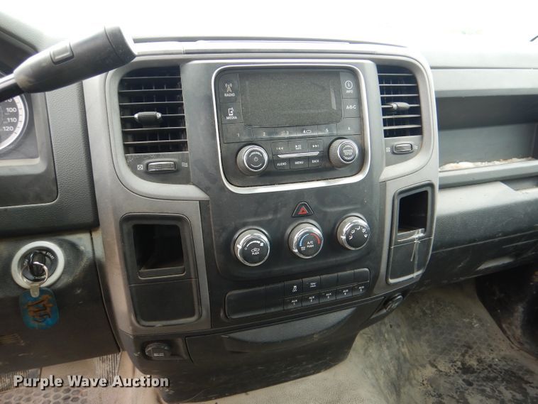 image for item DM1356 2016 Dodge Ram 5500HD  truck cab and chassis