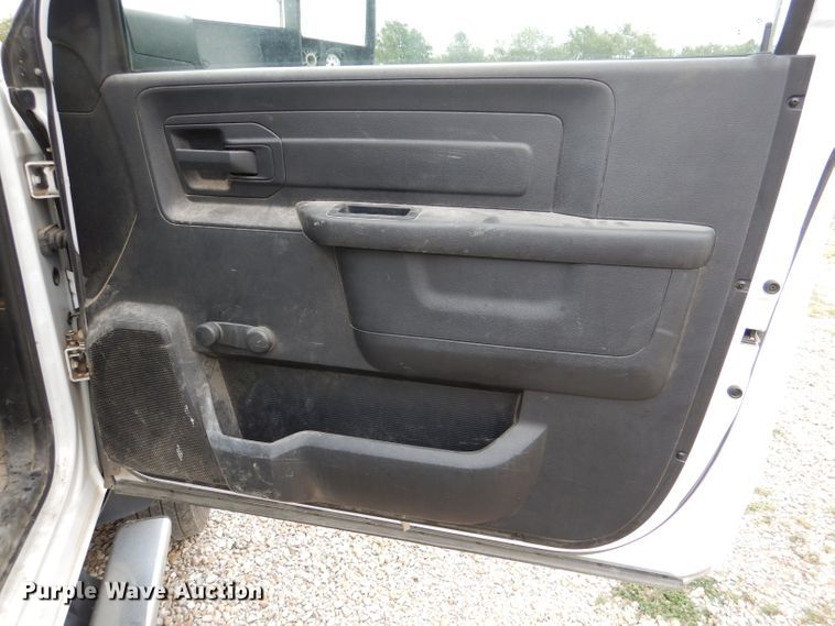 image for item DM1356 2016 Dodge Ram 5500HD  truck cab and chassis