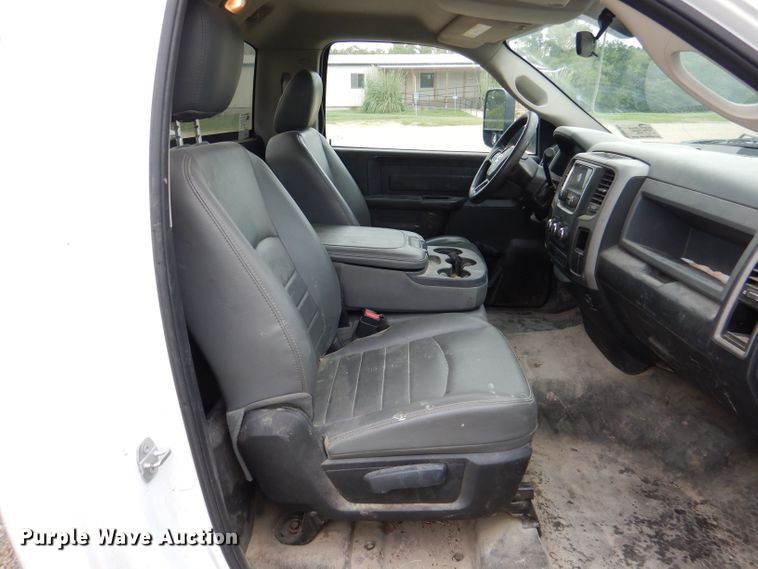 image for item DM1356 2016 Dodge Ram 5500HD  truck cab and chassis